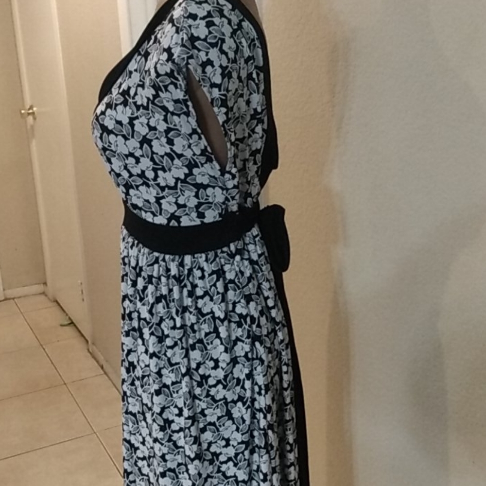 Dress - Picture 4 of 4